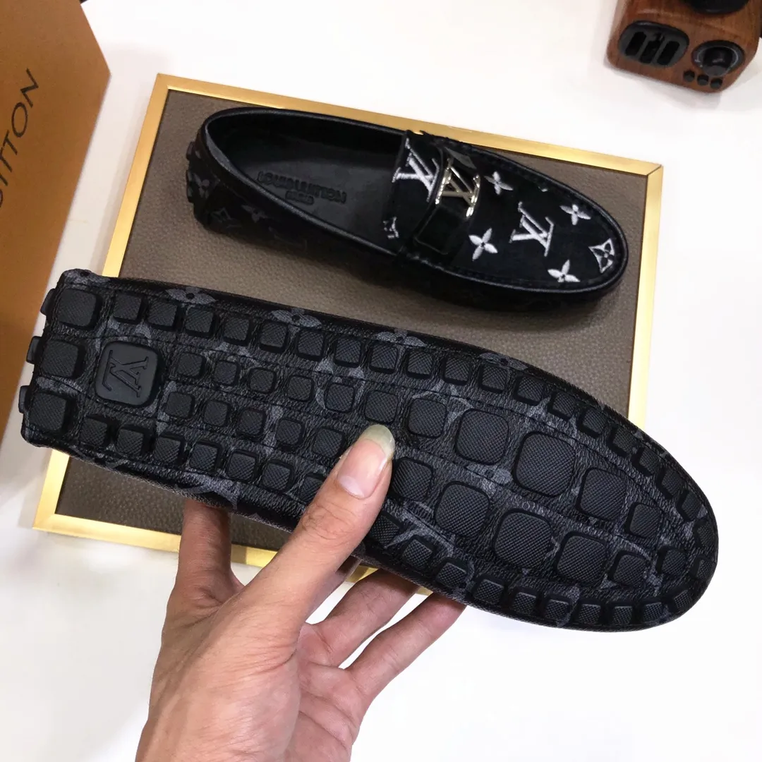 Men's men's shoes 💰420💰 [LV Doudou shoes] (water-dyed cowhide lining) new model is on the market, available on the official website. The new Doudou shoes are processed into single-color materials, and the uppers are made of imported cowhide material. The body of the shoe is fully hemmed with mark thread, and is lined with imported original cowhide leather. The elegant shoe shape is super suitable for all-matching, and the size is 38-44.